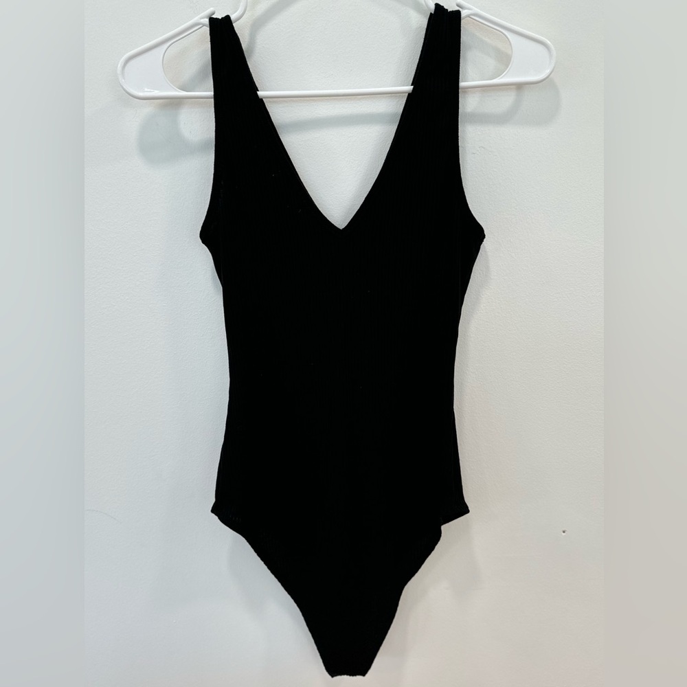 ABOUND Black Ribbed V Neck Bodysuit